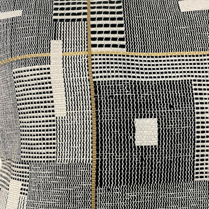 Luhevi Naga Cushion Cover