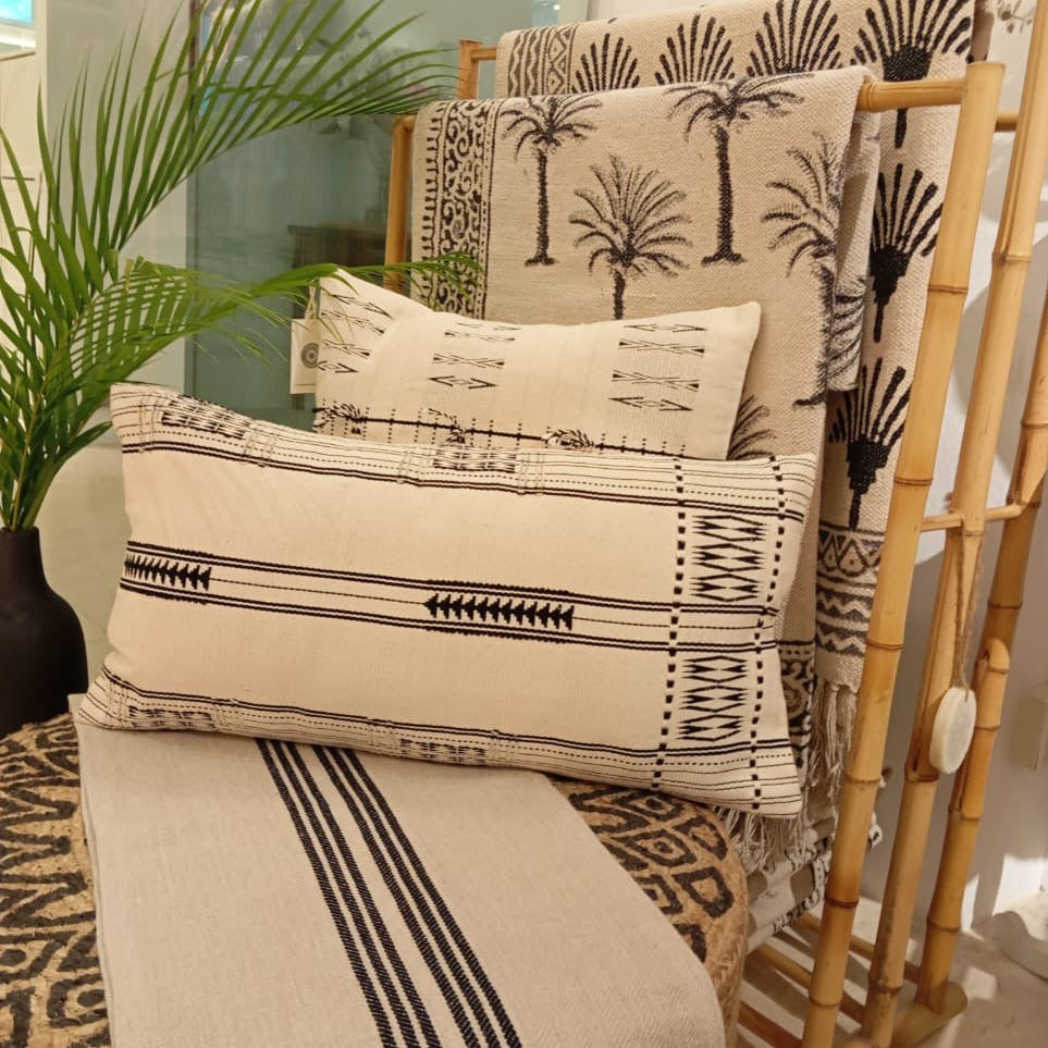 Baku Black & White Naga Lumbar