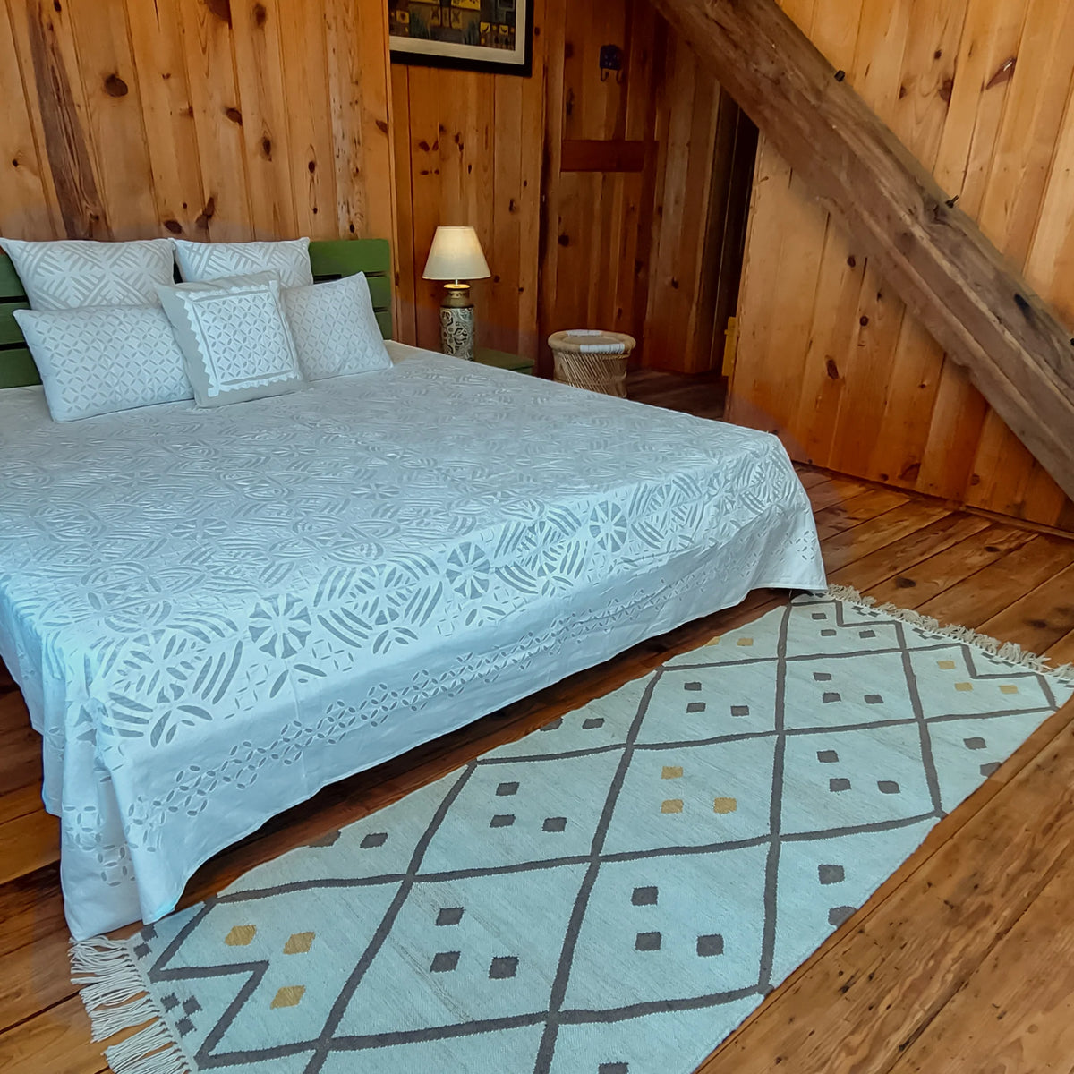 White Appliqué Floral Bedspread